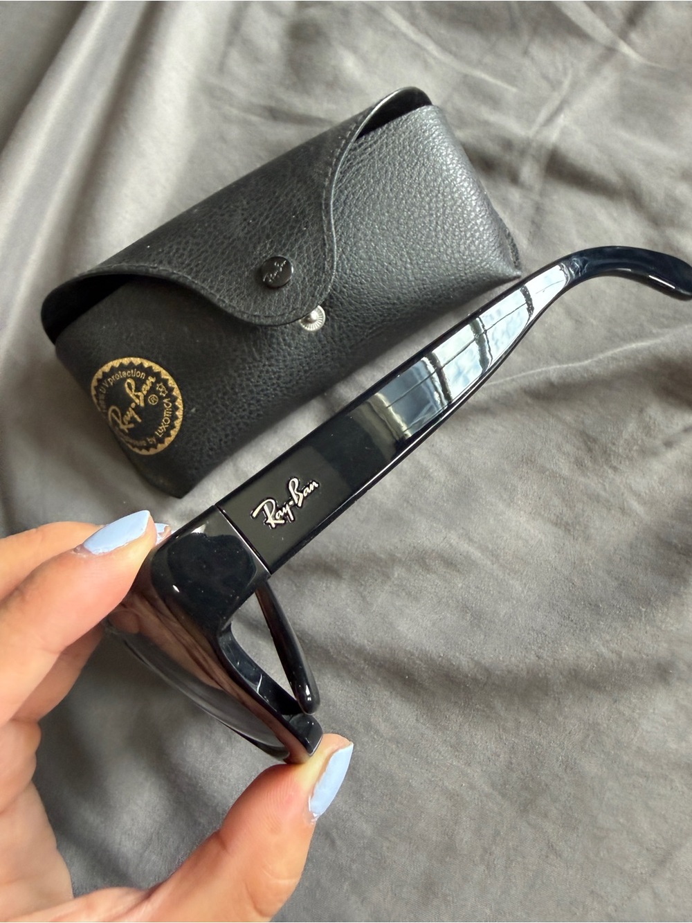 Ray-Ban Black Glossy Wayfarer Sunglasses with Black Case RB 4194 - Picture 5 of 8